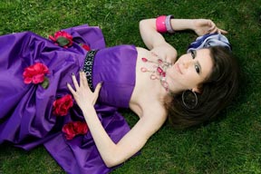 Indie singer Kimberly Korn Drops New Video: “Broken Inside”