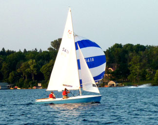 spinnaker-flying-1