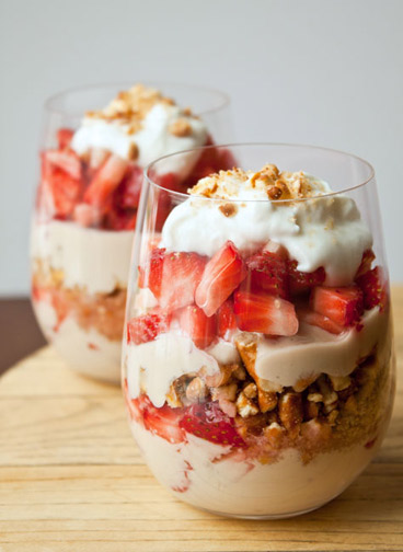 strawberry-pretzel-parfait