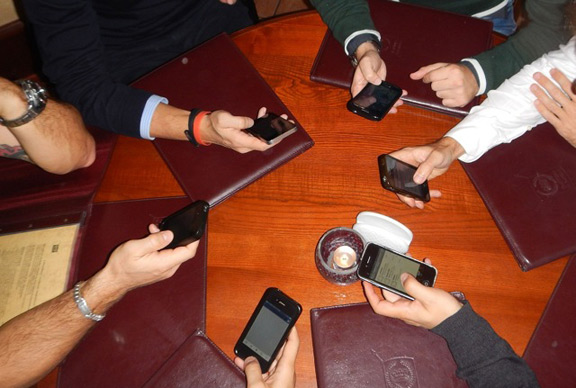 phones-613215_1280