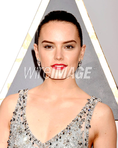 daisy-ridley-head